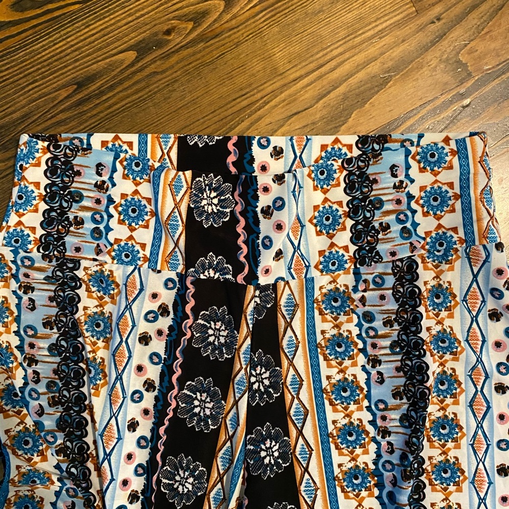 Shosho Free flowing polyester/spandex pants